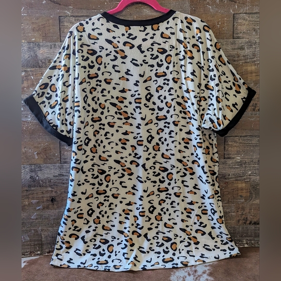 NWT Sunshine & Rodeo Cuffed Sleeve Bling & Leopard Color Block Tee - Picture 9 of 13